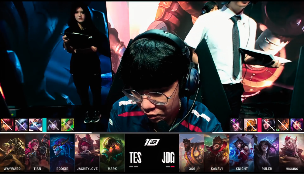 包含TL横扫DK，Chovy线上压制力十足激烈交锋四强赛，锁定晋级资格的词条