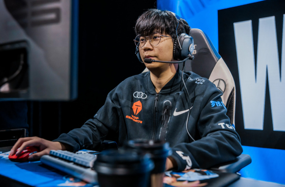 TES碾压C9,BDD操刀奇招英雄翻盘焦点之战入围赛,点燃全场激情 TES碾压C9,BDD操刀奇招英雄翻盘焦点之战入围赛,点燃全场激情