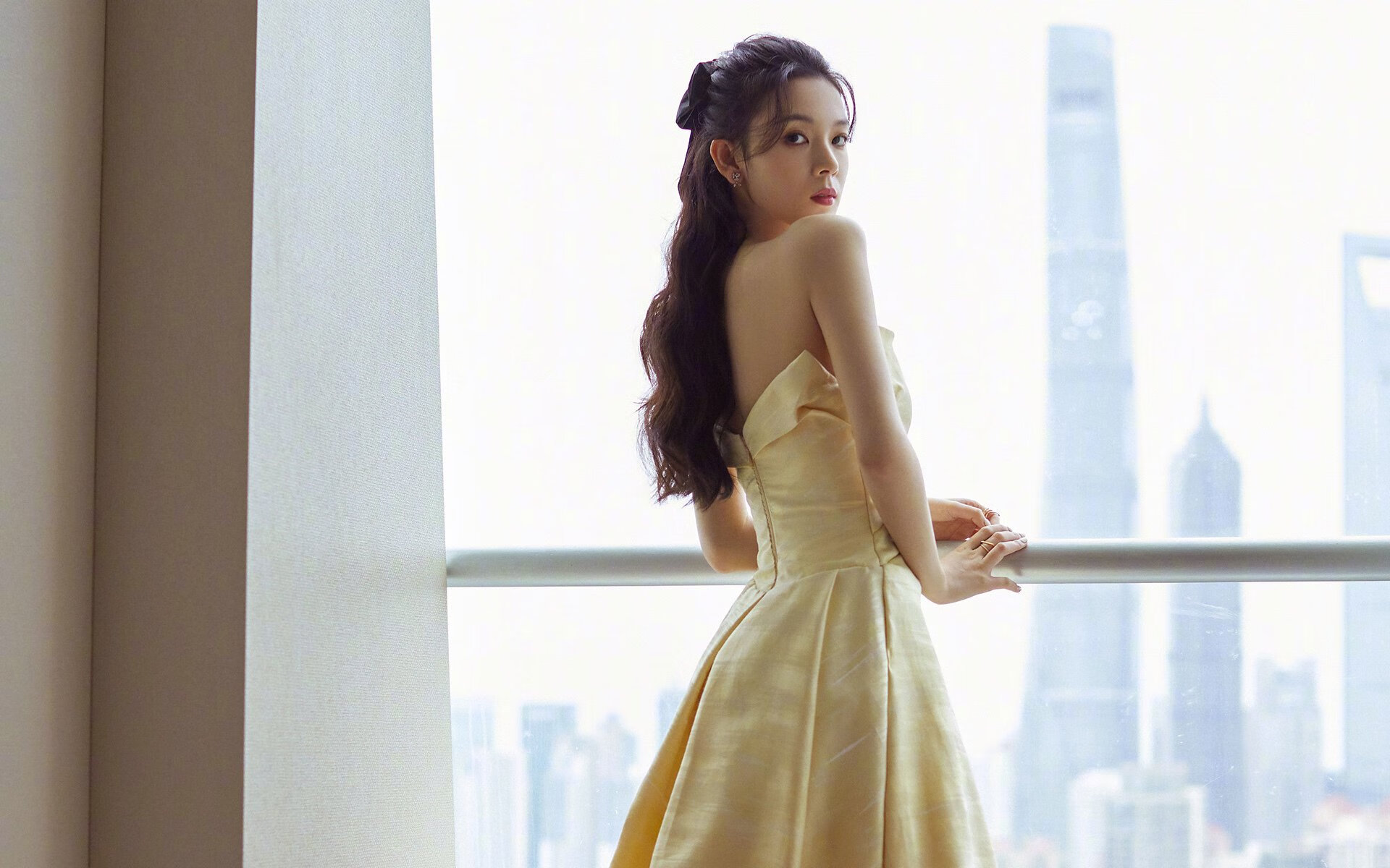 开云体育在线-湖人加时险胜浙江队，塔图姆关键时刻一剑封喉，跨界友谊赛引爆篮球热潮！